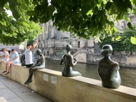 4seniorz Berlin Figuren an der Spree 4zu3 