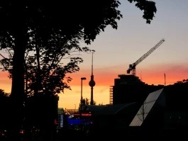 4seniorz Berlin Abendhimmel mit Fernsehturm