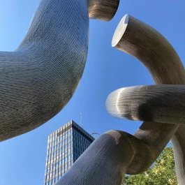 4seniorz Berlin Skulptur an der Tauenzienstraße