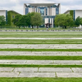 4seniorz berlin kanzler amt mit grünstreifen