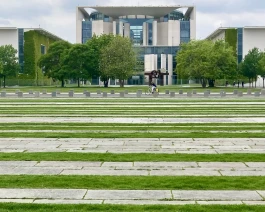 4seniorz berlin kanzler amt mit grünstreifen_5zu4